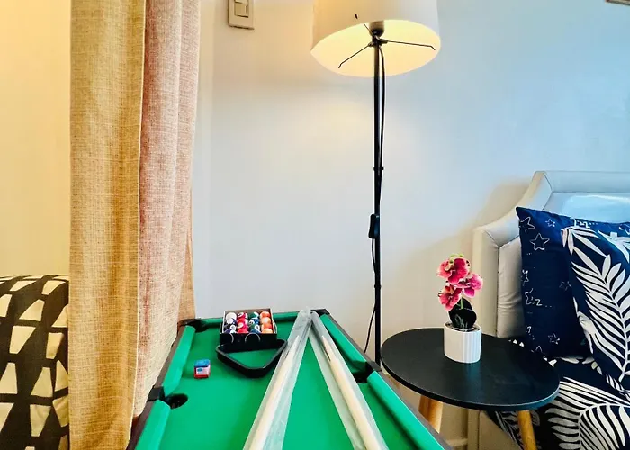 Apartment Scr Azureinetflixibalconyigames Manila