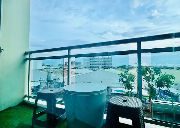 Scr Azureinetflixibalconyigames Apartment